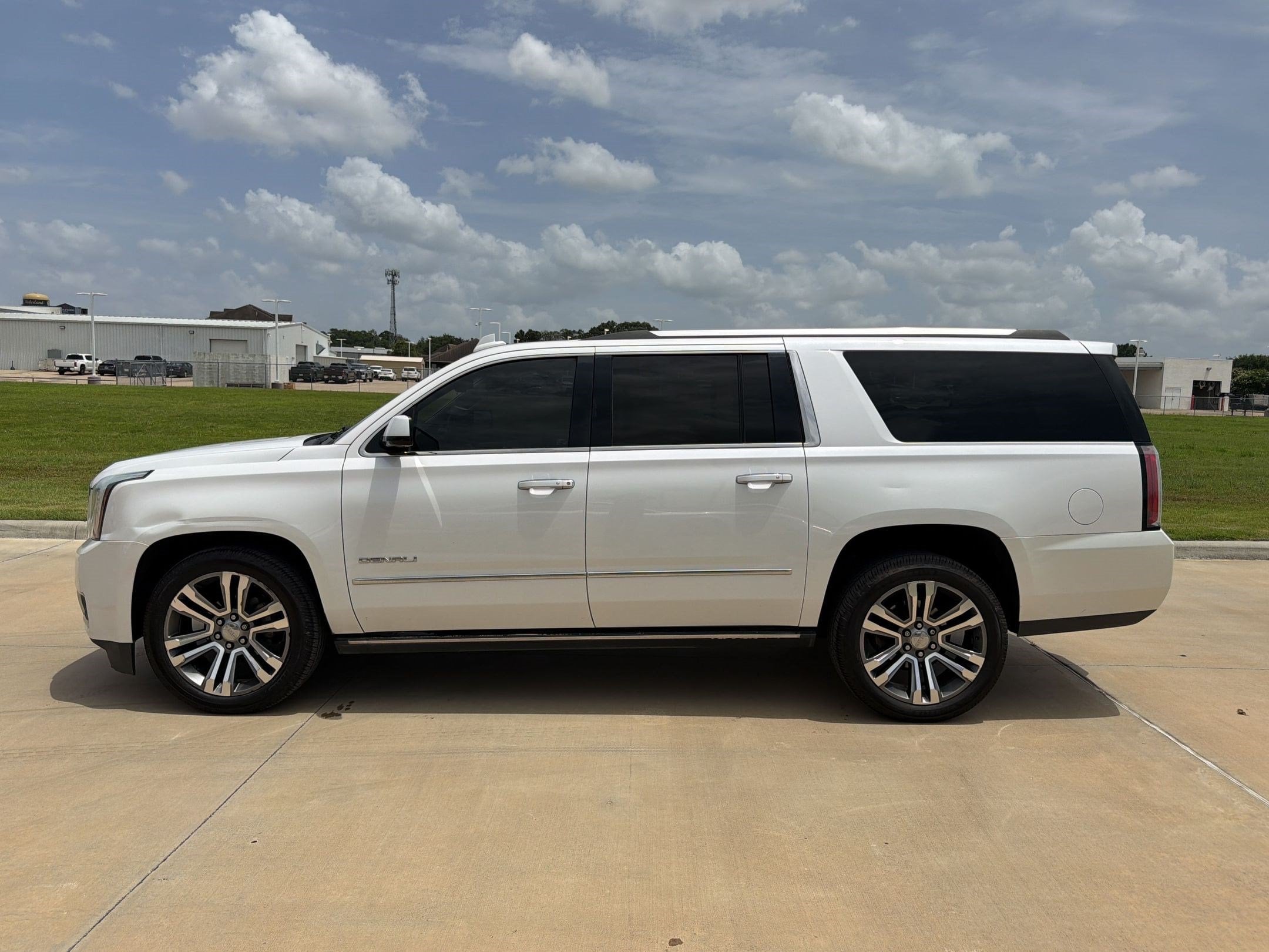 gmc yukon xl 2019 1GKS1HKJ0KR127487 image gmc yukon xl 2019 1GKS1HKJ0KR127487 image